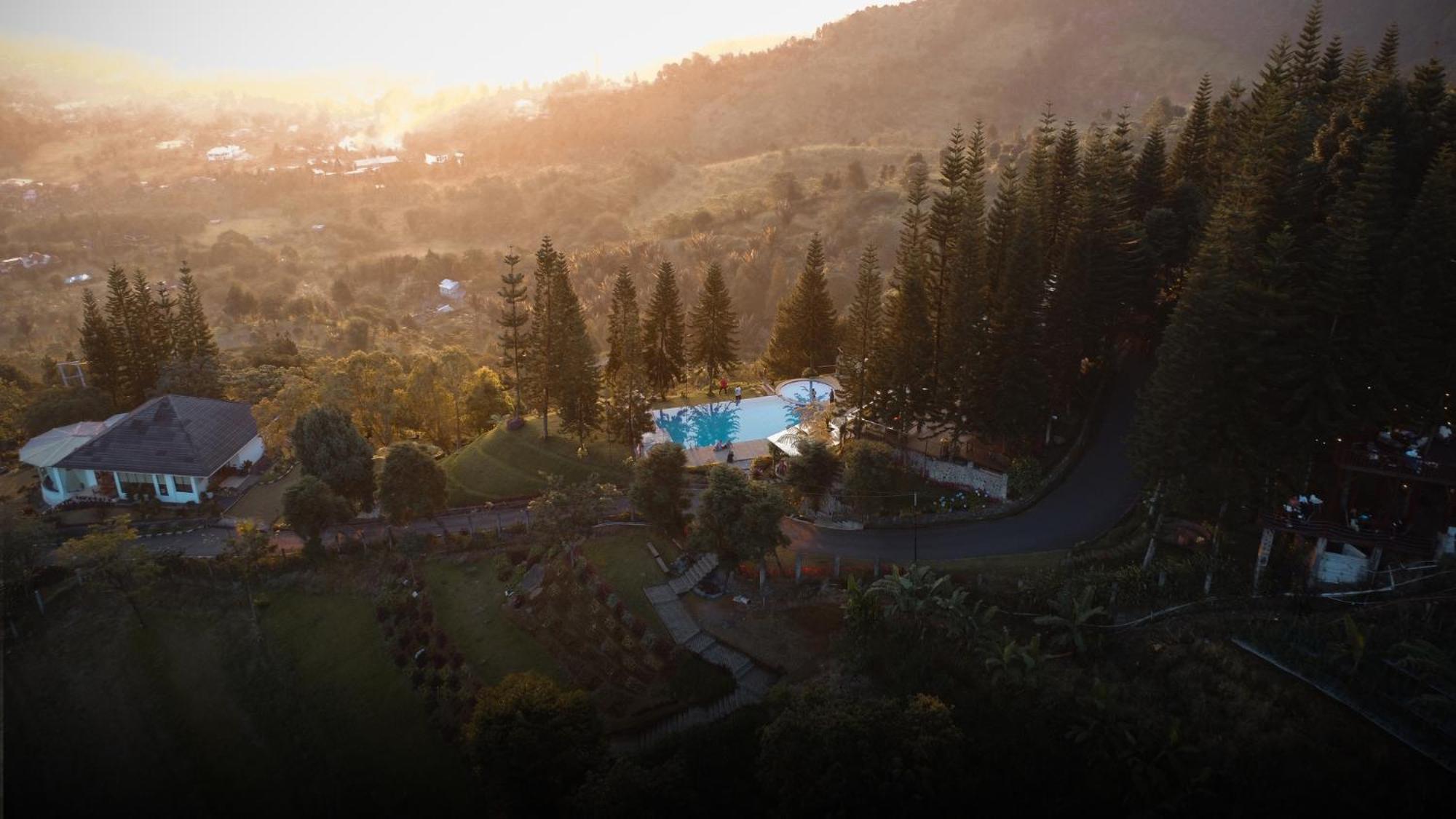 Damar Langit Resort Cisarua Kültér fotó